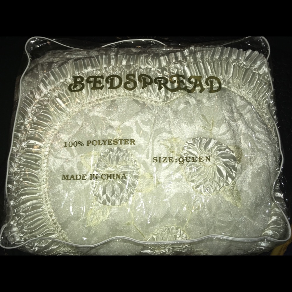 Whit bedspread